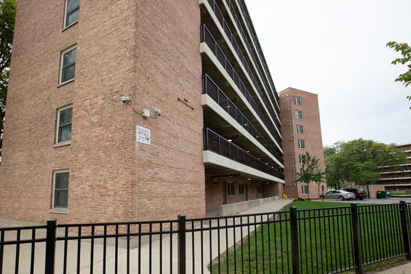 Loomis Courts - Exterior